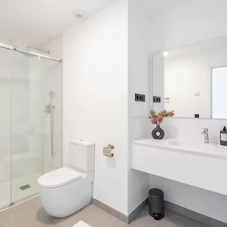 Seaviews Private Jacuzzi Rooftop&luxurious Living Apartment